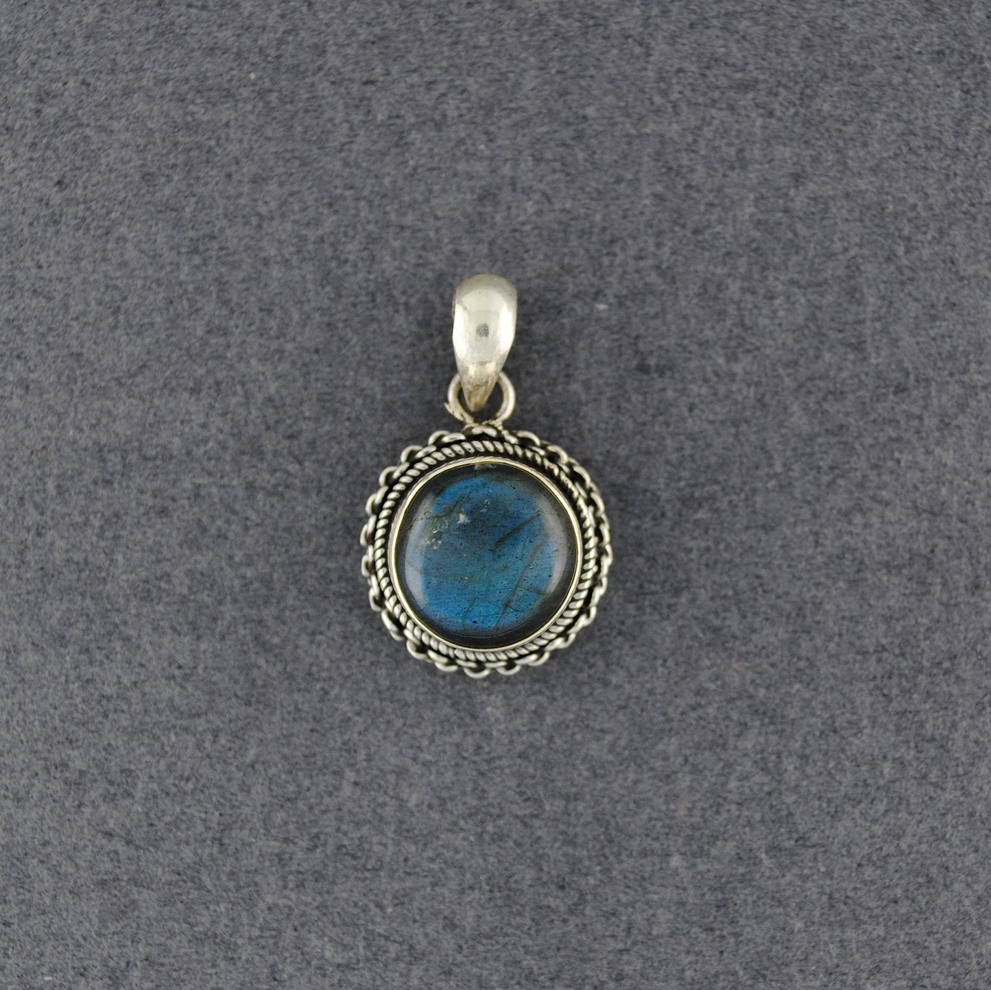 Sterling Silver Labradorite Medium Circle Pendant