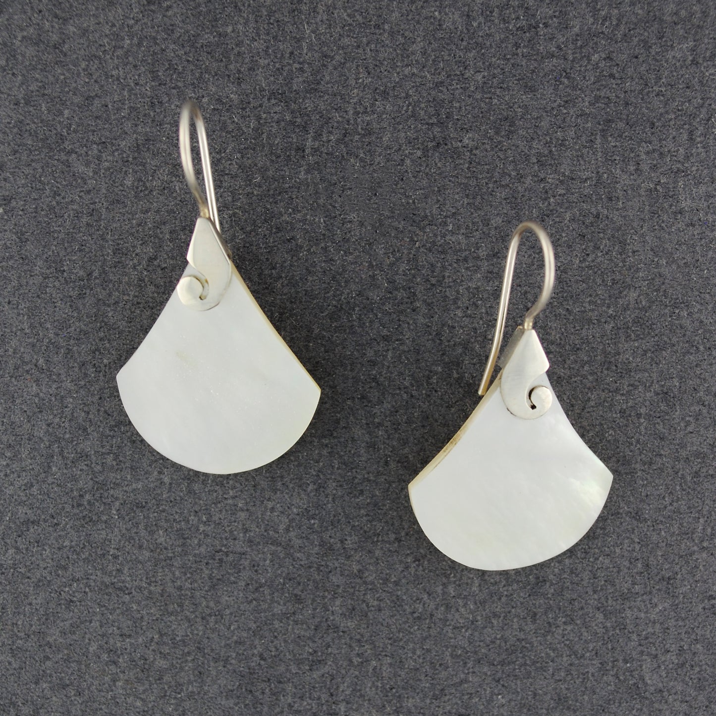 Mother of Pearl Fan with Wave Earrings