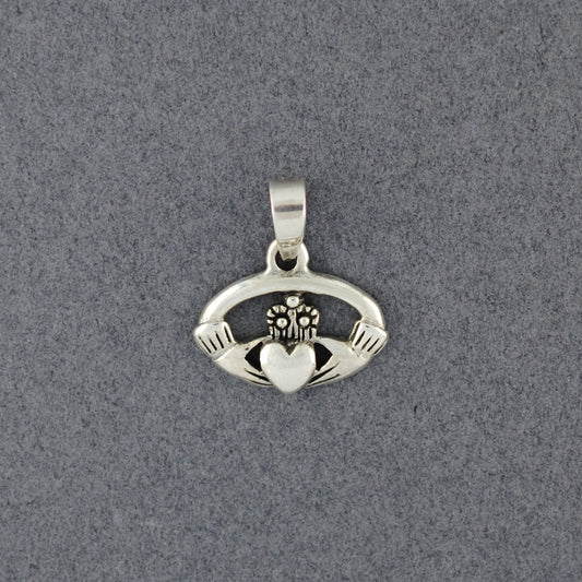 Sterling Silver Oval Claddagh Pendant