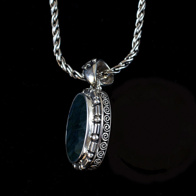 Felina Labradorite Necklace