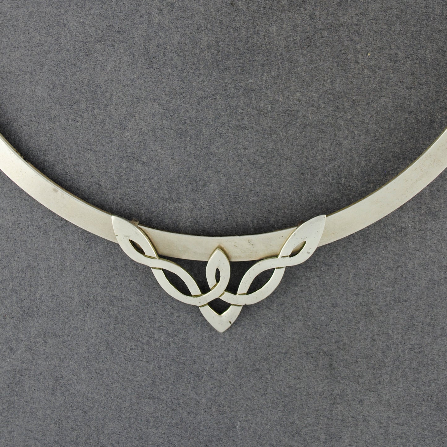 Neck Wire with Removable Celtic Slide