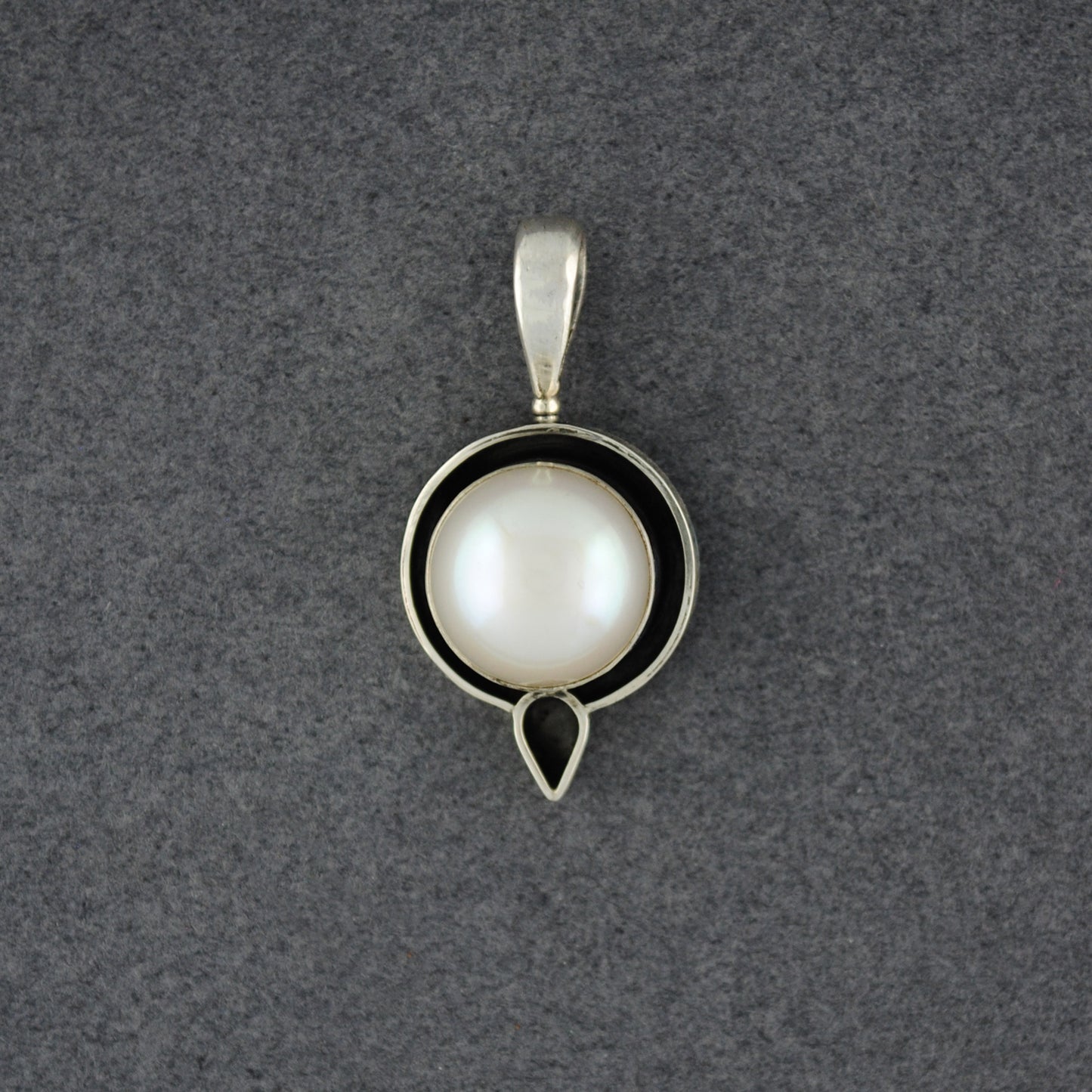 Pearl in Pointed Circle Pendant