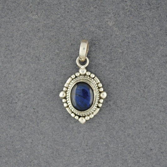 Sterling Silver Labradorite Detailed Small Oval Pendant
