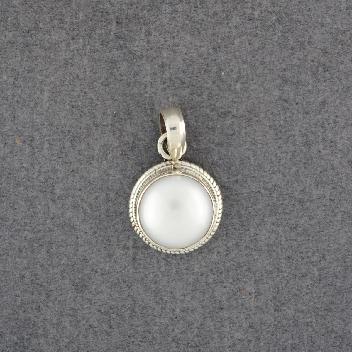 Sterling Silver Pearl Medium Circle Pendant