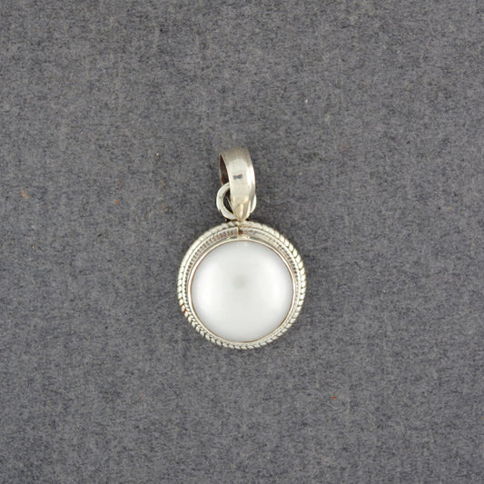 Sterling Silver Pearl Medium Circle Pendant